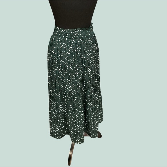 2 PK MIDI LENGTH SKIRTS SIZE MEDIUM ONE NWT - Picture 6 of 7